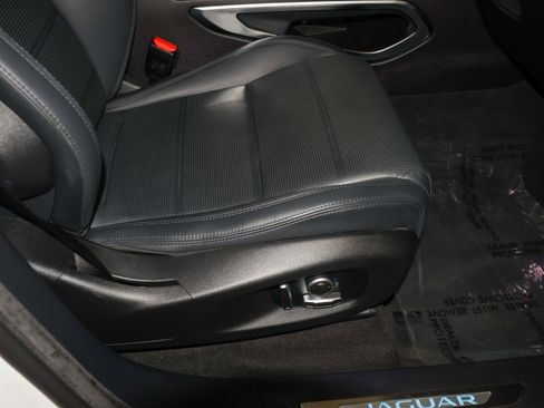 Used 2021 Jaguar F-PACE SVR image 51