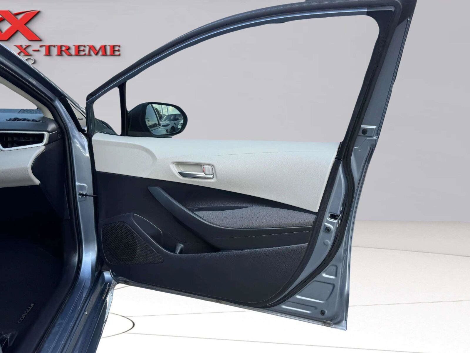 Used 2020 Toyota Corolla LE FWD image 42