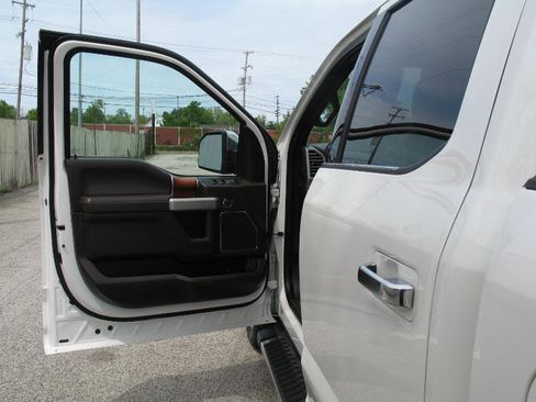 Used 2019 Ford F150 King Ranch w/ Equipment Group 601A Luxury AWD/4WD image 15