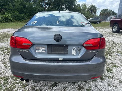 Used 2011 Volkswagen Jetta SE image 3