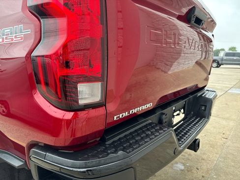 Used 2023 Chevrolet Colorado Trail Boss w/ Technology Package AWD/4WD image 50