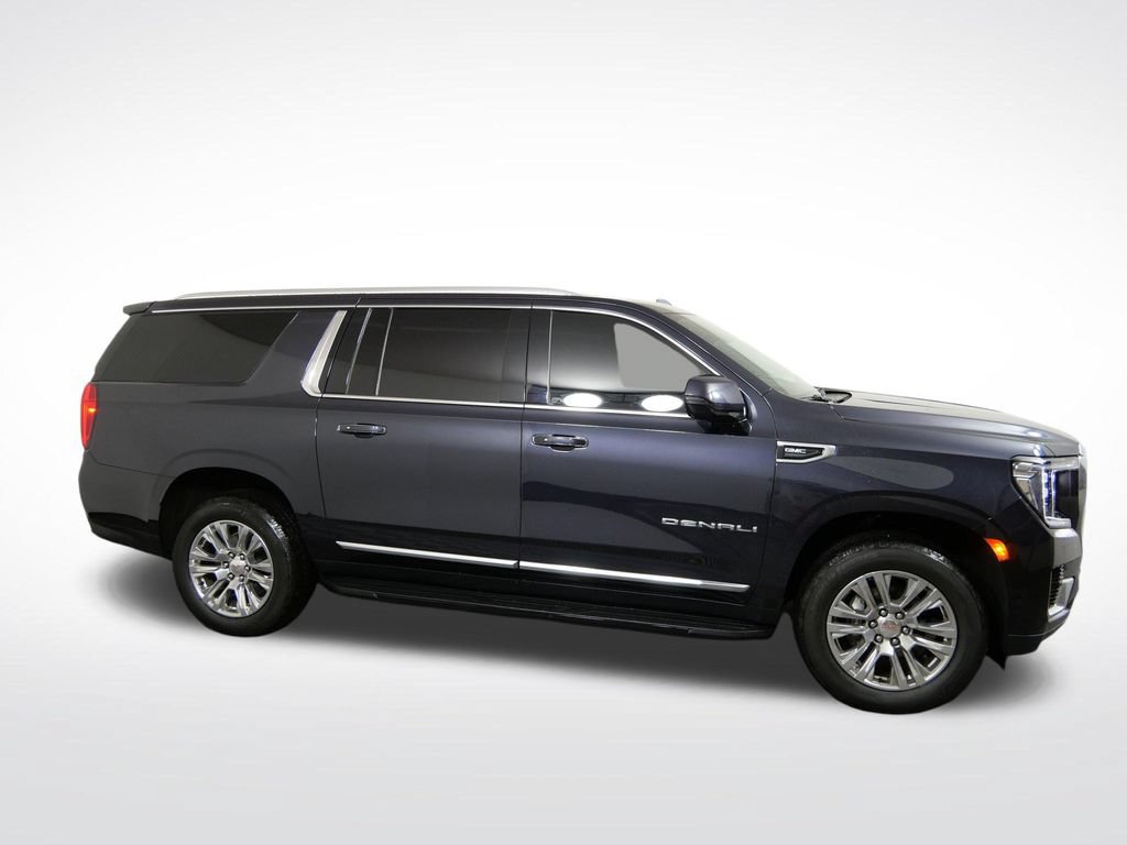 Used 2023 GMC Yukon XL Denali AWD/4WD image 2