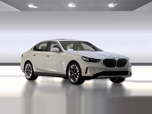 Used 2026 BMW 530i w/ Premium Package RWD image 6