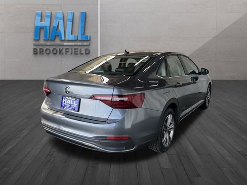 Certified 2022 Volkswagen Jetta SE image 6