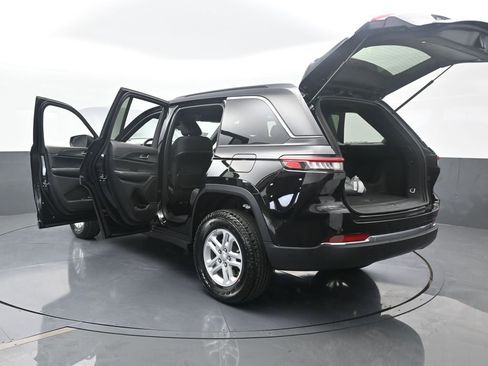 Used 2025 Jeep Grand Cherokee Laredo AWD/4WD image 69