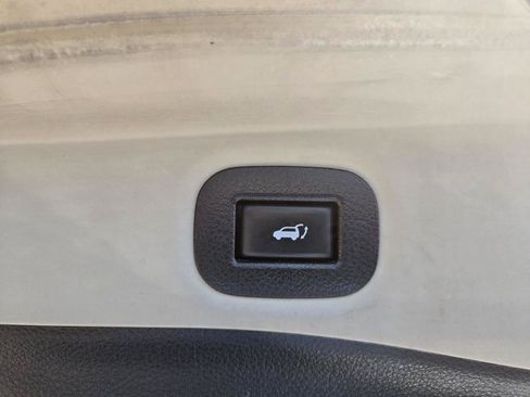 Used 2019 Nissan Rogue SV AWD/4WD image 16