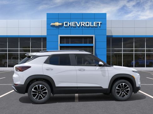 New 2026 Chevrolet TrailBlazer LT w/ Driver Confidence Package FWD image 5