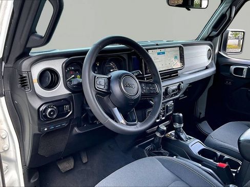 Used 2024 Jeep Wrangler Unlimited AWD/4WD image 14