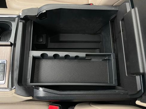 Used 2022 Ford Expedition Limited image 21