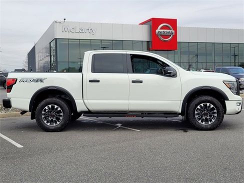 Used 2024 Nissan Titan PRO-4X w/ Pro-4x Convenience Package image 3