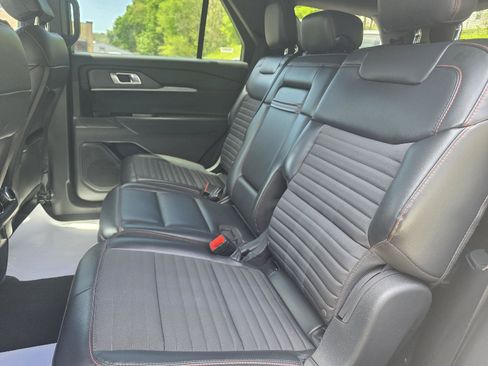 Used 2025 Ford Explorer ST-Line w/ ST-Line Street Pack AWD/4WD image 20