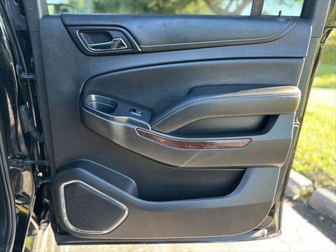 Used 2017 GMC Yukon XL SLE w/ SLE Value Package image 21