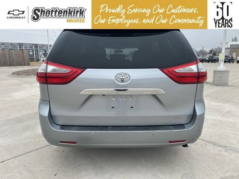 Used 2015 Toyota Sienna Limited image 4
