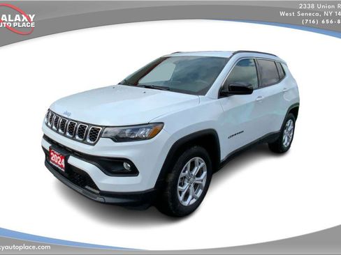 Used 2024 Jeep Compass Latitude AWD/4WD image 1