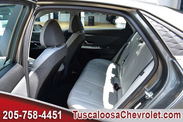 Used 2025 Hyundai Elantra Limited FWD image 24