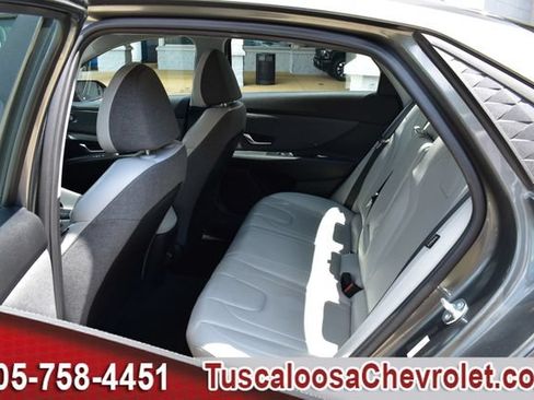 Used 2025 Hyundai Elantra Limited FWD image 24
