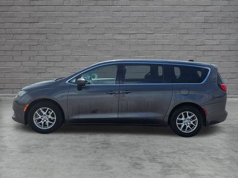 Used 2023 Chrysler Voyager LX FWD image 2