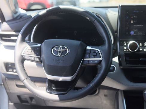 Used 2023 Toyota Highlander Limited AWD/4WD image 29