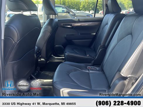 Used 2023 Toyota Highlander Platinum image 25
