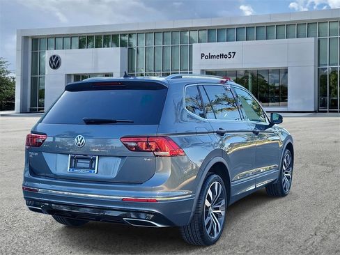 Used 2018 Volkswagen Tiguan SEL Premium w/ R-Line Package image 6