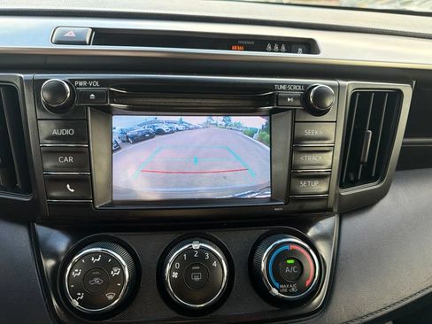 Used 2017 Toyota RAV4 LE FWD image 28
