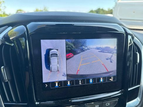 Used 2021 Chevrolet Traverse LT w/ LT Premium Package AWD/4WD image 18