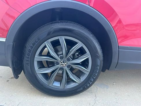 Used 2022 Volkswagen Tiguan SE image 25