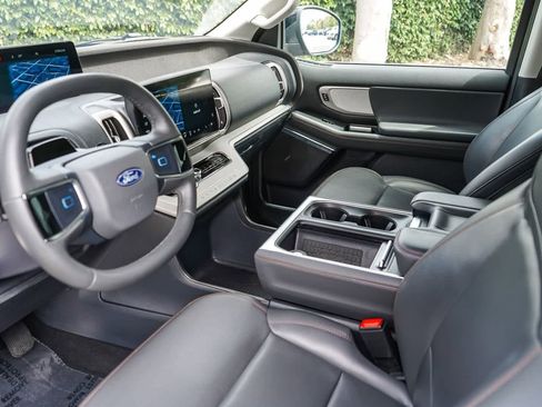 Used 2025 Ford Expedition Active AWD/4WD image 19