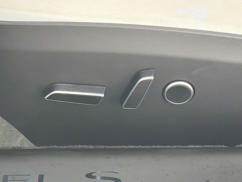 Used 2022 Tesla Model S Plaid image 26