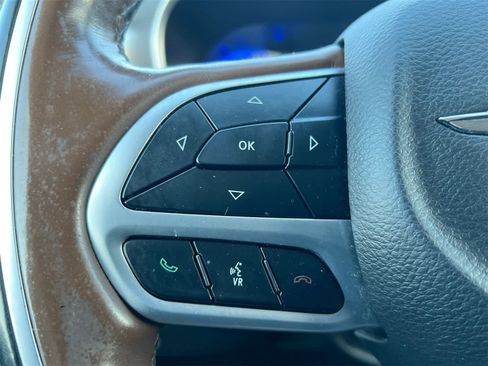 Used 2018 Chrysler Pacifica Limited w/ Tire & Wheel Group image 23