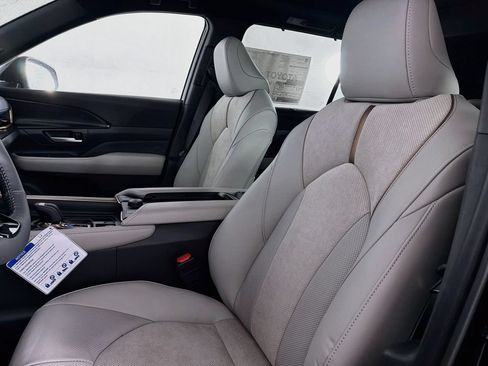 New 2026 Toyota Grand Highlander AWD Hybrid image 33