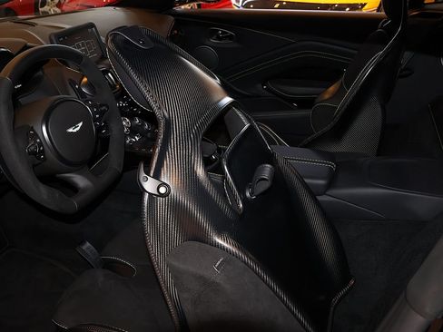 Used 2023 Aston Martin V12 Vantage RWD image 43