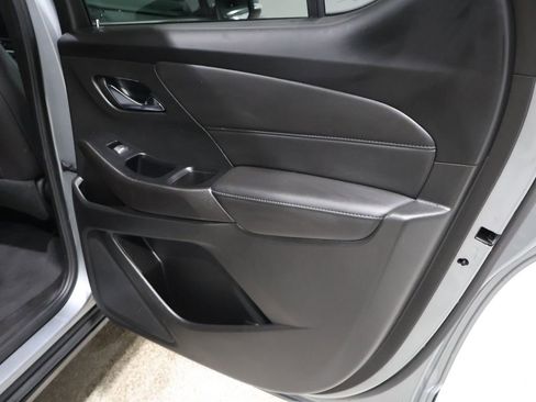 Used 2023 Chevrolet Traverse LT w/ Rear Camera Mirror Package image 25