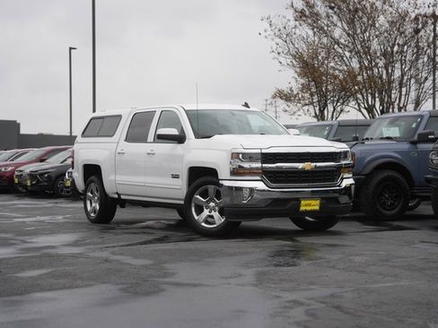 Used 2018 Chevrolet Silverado 1500 LT w/ Texas Edition image 2