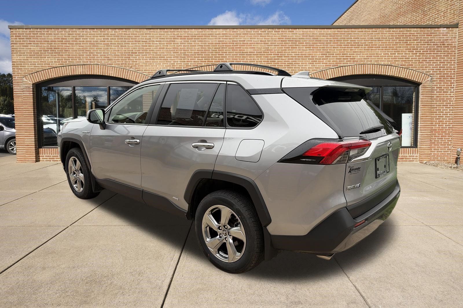 Used 2019 Toyota RAV4 Limited w/ Carpet Mat Package AWD/4WD image 6