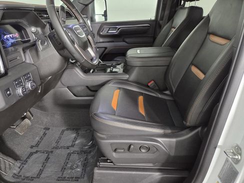 Used 2025 GMC Sierra 2500 AT4 AWD/4WD image 12