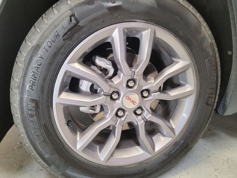 Used 2024 GMC Terrain SLT image 31