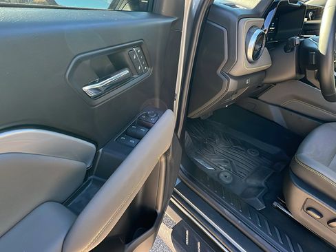 Used 2025 Chevrolet Colorado ZR2 w/ Technology Package image 15