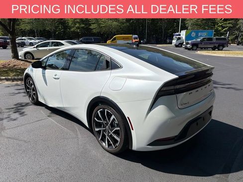 Used 2026 Toyota Prius Plug-In Hybrid FWD image 4