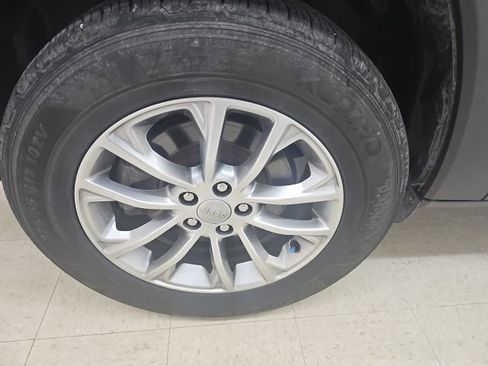 Used 2021 Jeep Cherokee Latitude Lux w/ Comfort/Convenience Group AWD/4WD image 21