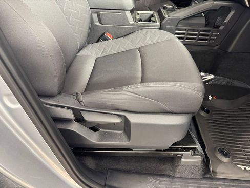 Used 2025 Toyota Tacoma SR5 AWD/4WD image 32