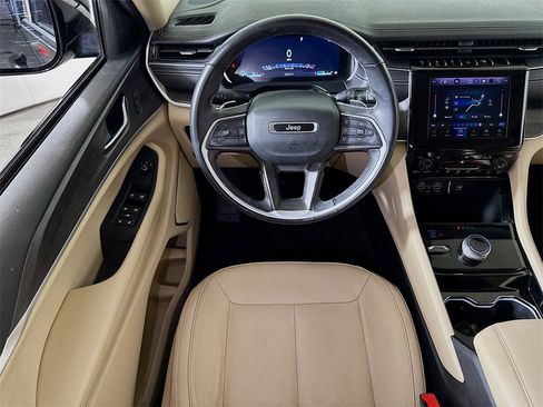 Used 2022 Jeep Grand Cherokee Limited image 20