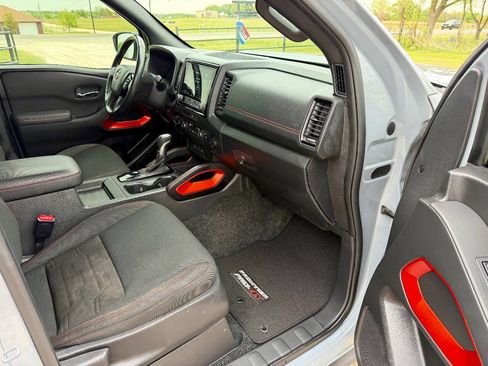 Used 2022 Nissan Frontier PRO-4X w/ Technology Package image 13