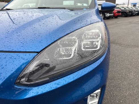 Used 2020 Ford Escape Titanium image 10