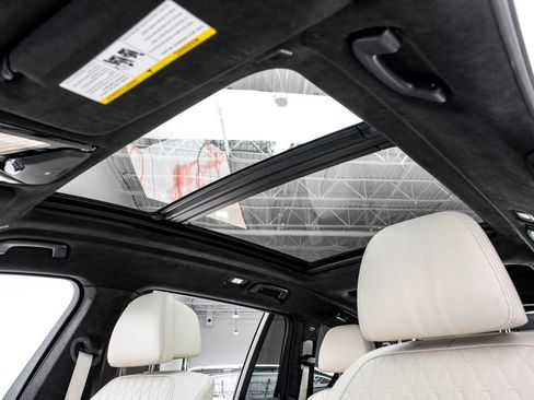 Used 2021 BMW X7 M50i image 4