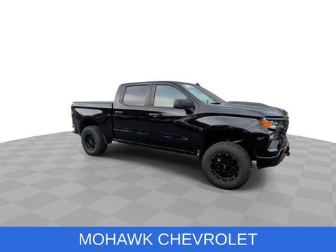 Used 2022 Chevrolet Silverado 1500 Custom Trail Boss AWD/4WD image 2