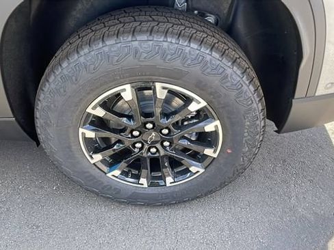 New 2026 Chevrolet Traverse Z71 w/ Enhanced Driving Package AWD/4WD image 32
