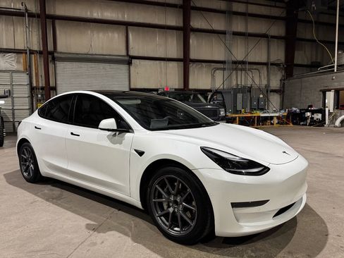 Used 2021 Tesla Model 3 Standard Range Plus image 2