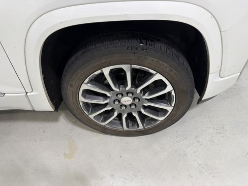 Used 2022 GMC Acadia Denali w/ Denali Technology Package FWD image 18