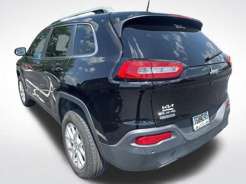Used 2017 Jeep Cherokee Latitude w/ Safety/Convenience Group AWD/4WD image 3